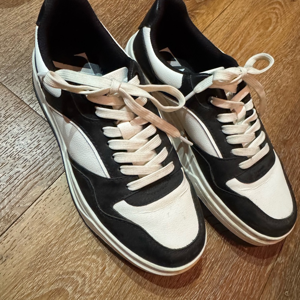 Stylish Black and White women's Sneakers
